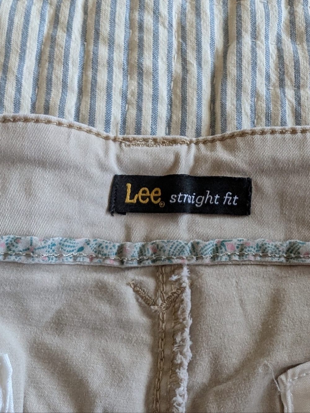 Lee Straight Fit Light Khaki Shorts Size 18 - Picture 4 of 8